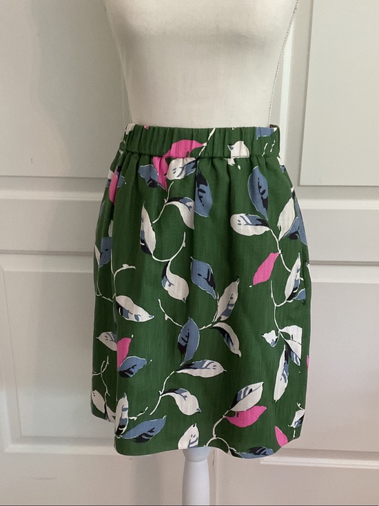 Boden Dresses & Skirts - Boden Green Floral Linen Skirt with Pink & Blue Accents
